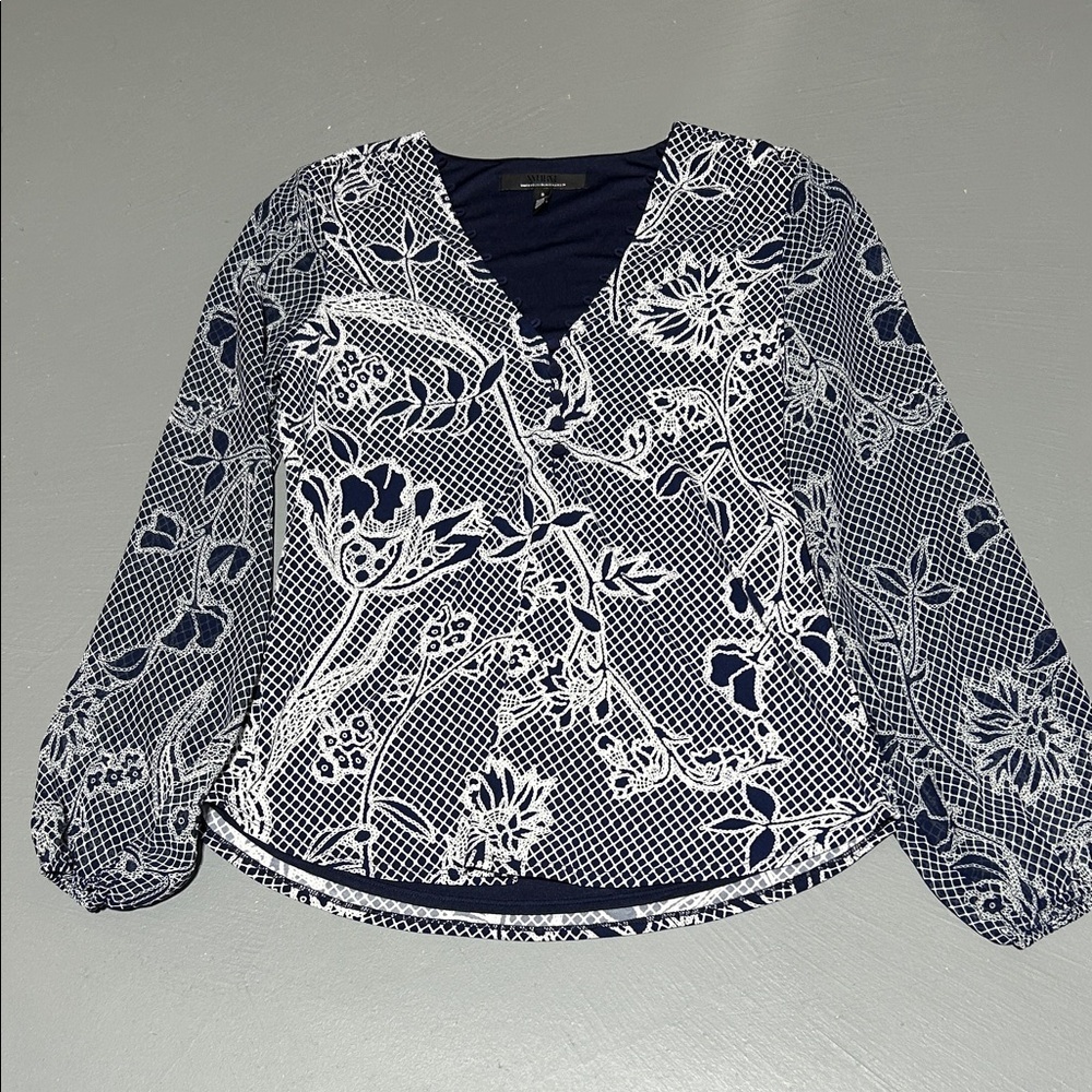 White House Black Market Silky V Neck Dressy Top (Navy and White)